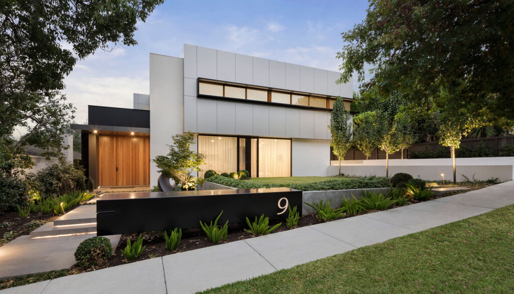 modern-house-exterior-2021-08-27-19-27-31-utc